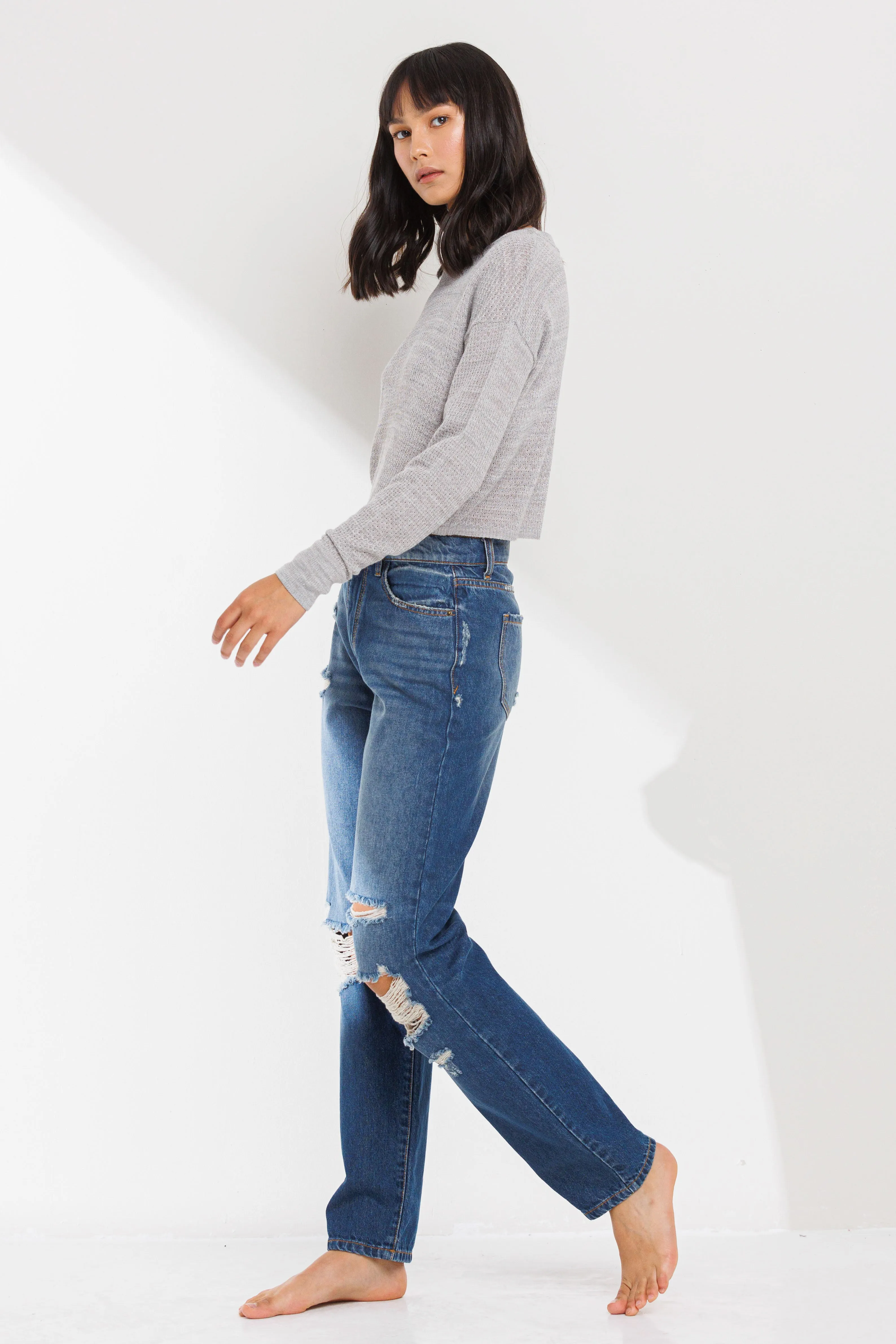 HIGH RISE PINCH WAIST STRAIGHT LEG JEANS WITH DISTRESSING  / SP-P11653