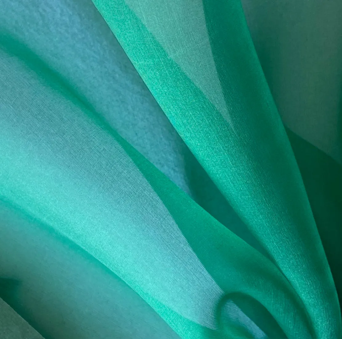 Semi-Sheer Emerald Green Silk Organza (Made in Italy)