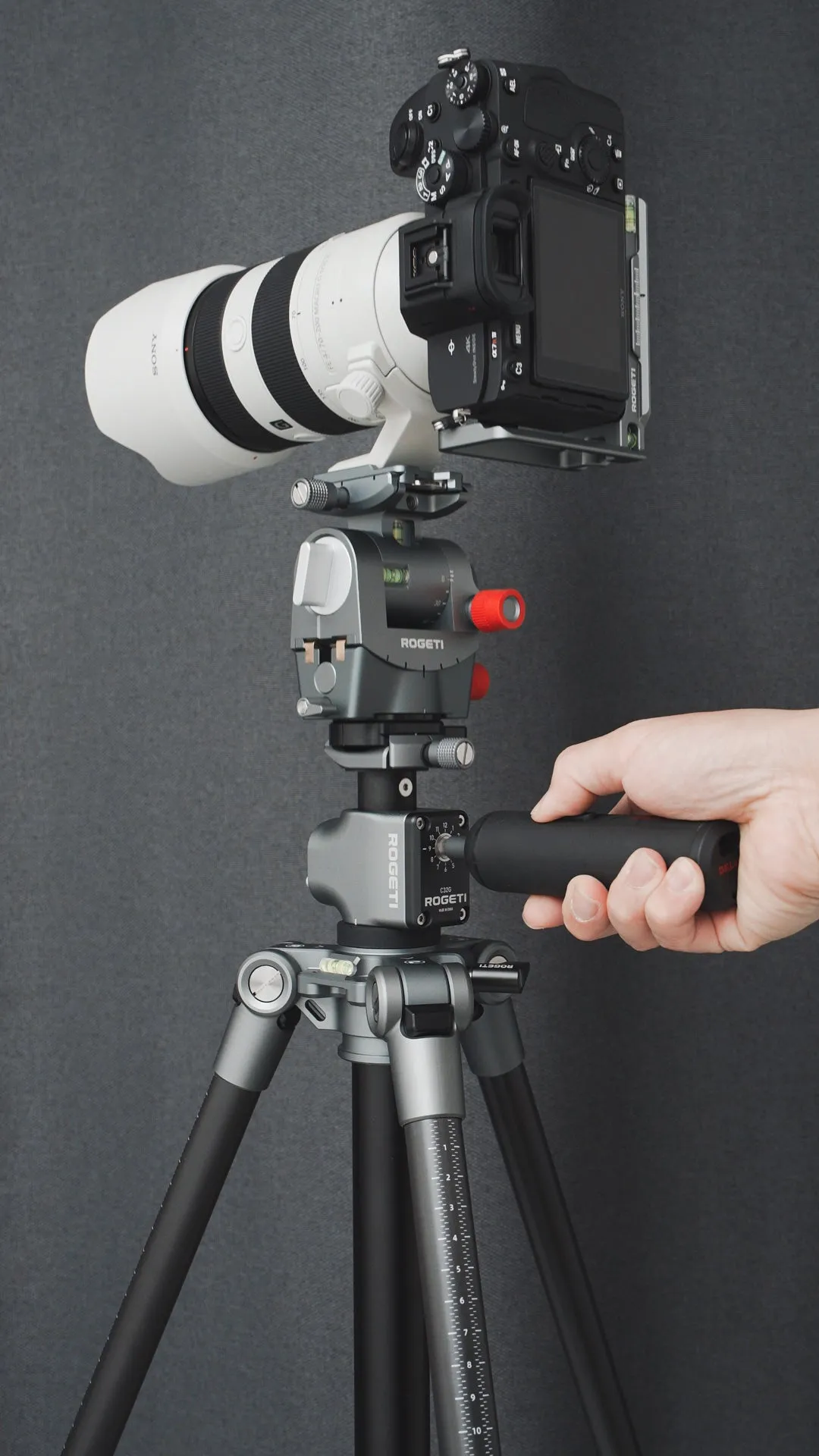 Premium T32MAX Tripod Gear - Durable Travel & Photography Accessory